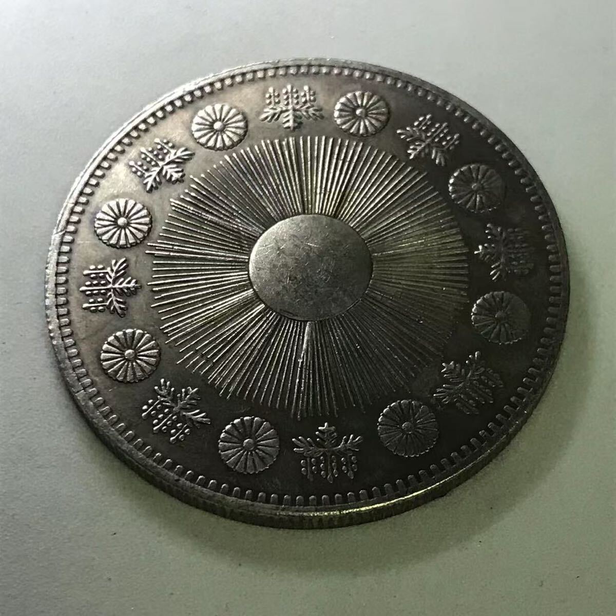 明治三年旧一円銀貨穴あり Yahoo!オークション -「明治3年1円銀貨」の落札相場・落札価格