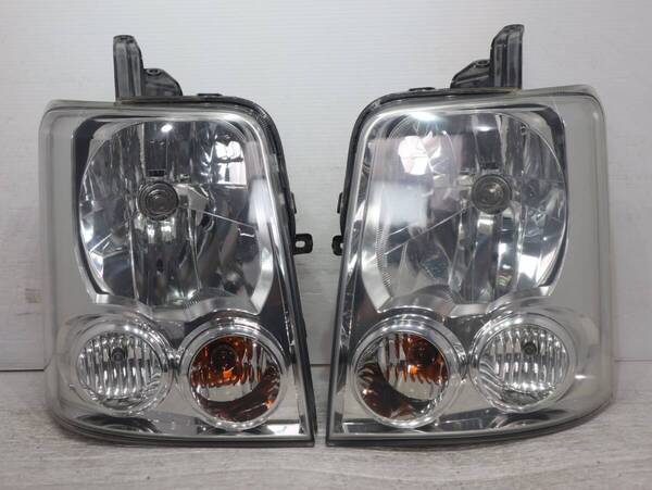 破損なし 【コーティング済】 迅速発送 車検〇 LE04G6128 管理BR61-18 エブリィ DA64V DA64W DG64V DG64V スクラム ヘッドライト 左右