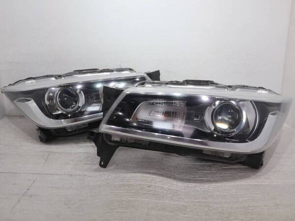 キレイ 破損なし 【コーティング済】 車検〇 KOITO 100-59332 LED 迅速発送 BR69-19 ソリオ バンディット MA36S MA46S ヘッドライト 左右