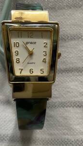 欧州風 腕時計 夏おしゃれ レディース   珍しいデザイン つけ便利タイプ      (同梱  ー300円)