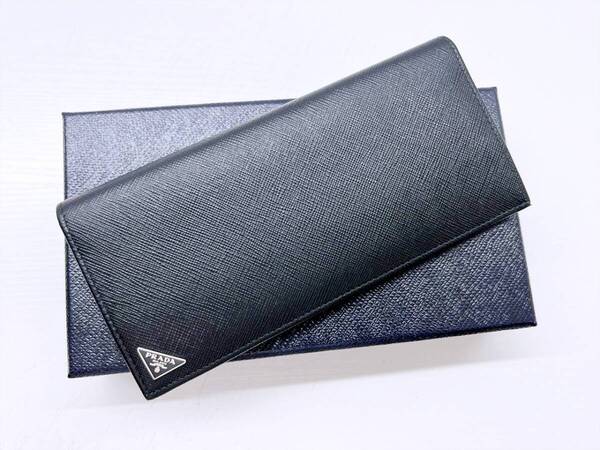 良好品 PRADA プラダ トライアングルロゴ サフィアーノ 二つ折り長財布 黒 2MV836