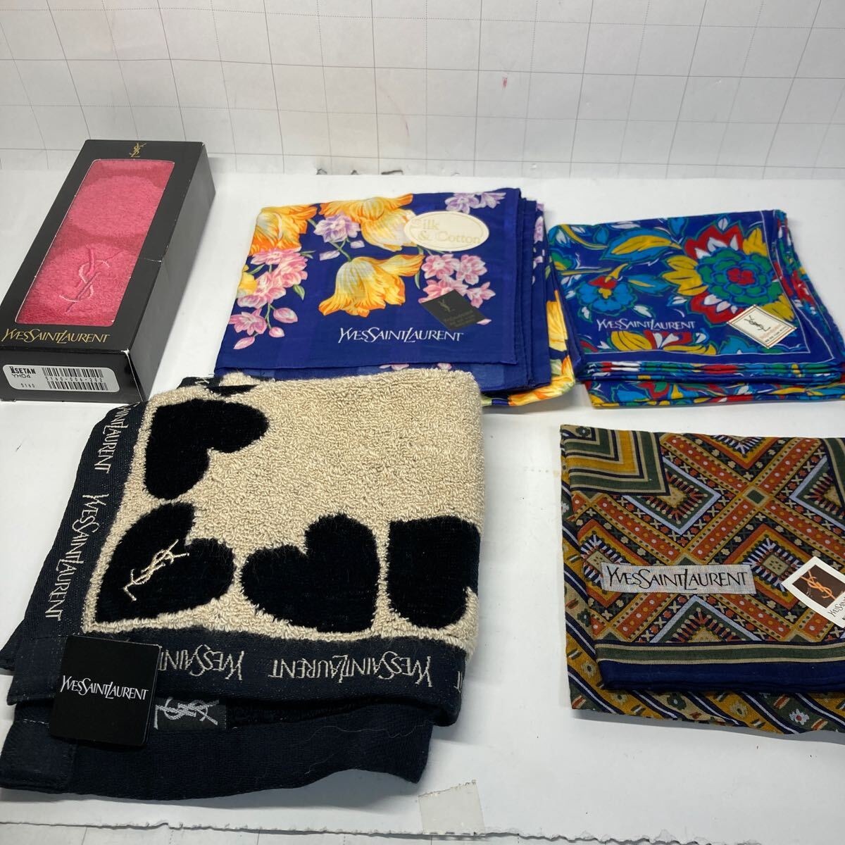 ディオール イヴサンローラン ジバンシィ ハンカチ 靴下 11点✨新品未使用品✨ 2025年最新】Yahoo!オークション -イヴサンローラン ハンカチの