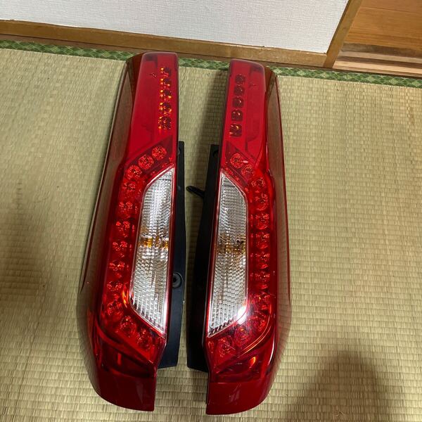 NT31 T31 エクストレイル 純正 LED テールランプ KOITO 220-23308 後期 H22年式 送料込み 即決