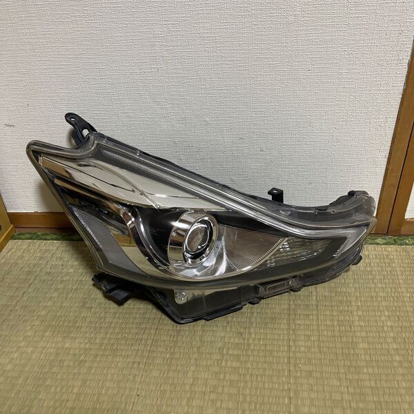 プリウス α アルファ ZVW41 後期 ヘッドライト 右側 運転席 コイト 47-65 LED 送料込み 即決 点灯済