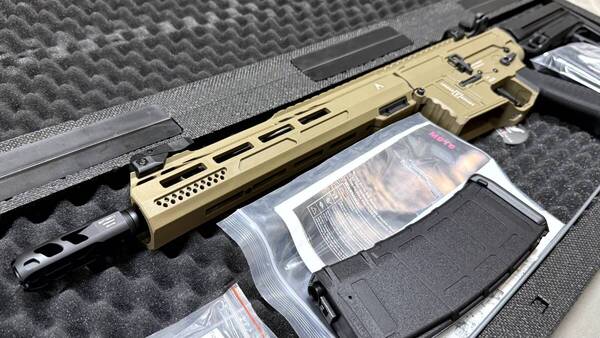 ■送料無料 未使用品 DOUBLE EAGLE AR-15 Aeroknox×Ascend Armory Custom AEG (Kestrel V2搭載/UTRシリーズ) ガンケース付 TANカラー■