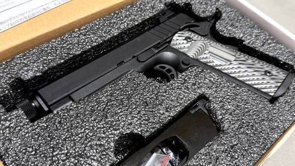 ■予備マガジン付き! 送料無料 未使用品 BATON BN-SILENT HAWK 1911 CO2ガスブローバック ガスガン■