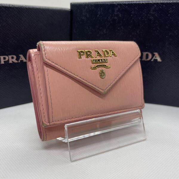 【美品】PRADA プラダ 三つ折り財布 コンパクト財布 ミニ財布 サフィアーノレザー 小銭付き ピンク 桃色 ゴールド レディース