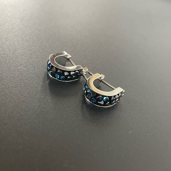 SWAROVSKI スワロフスキー 美品 正規品 アクセサリー ジュエリー ピアス フープ ブルー ブラック ストーン シンプル シルバー