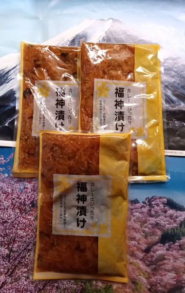 ◇☆ナント!!!◇☆総計900g!!!☆福神漬け総計600g(300gx3袋)!!◇☆ご飯のお供に♪◇☆色々お愉しみ戴けます!!!◇☆送料無料!!!◇