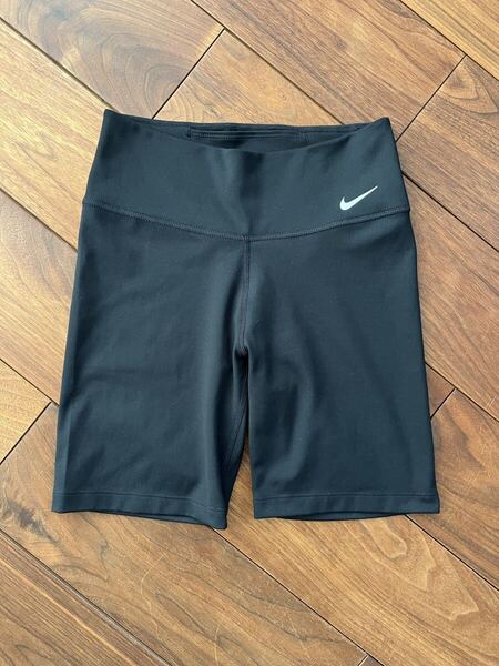 美品○NIKE ナイキ○ショート レギンス バイカーショーツ ボトム パンツ ジム フィットネス トレーニング ウェア レディース