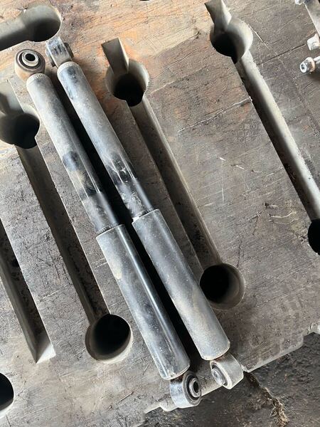 全国送料無料 DA16T DR16T DS16T DG16T キャリー リアショック 左右