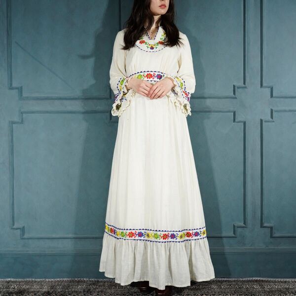 *SPECIAL ITEM* 60's~70's USA VINTAGE Sears Fashions 60年代~70年代アメリカ古着お花刺繍デザインコットンロングワンピース
