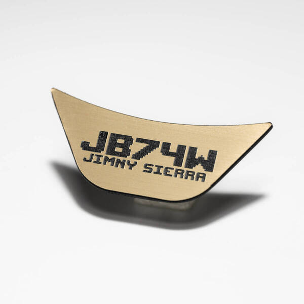 スズキ ジムニーシエラ(JB74W)用 ステアリングロゴプレート ゴールド