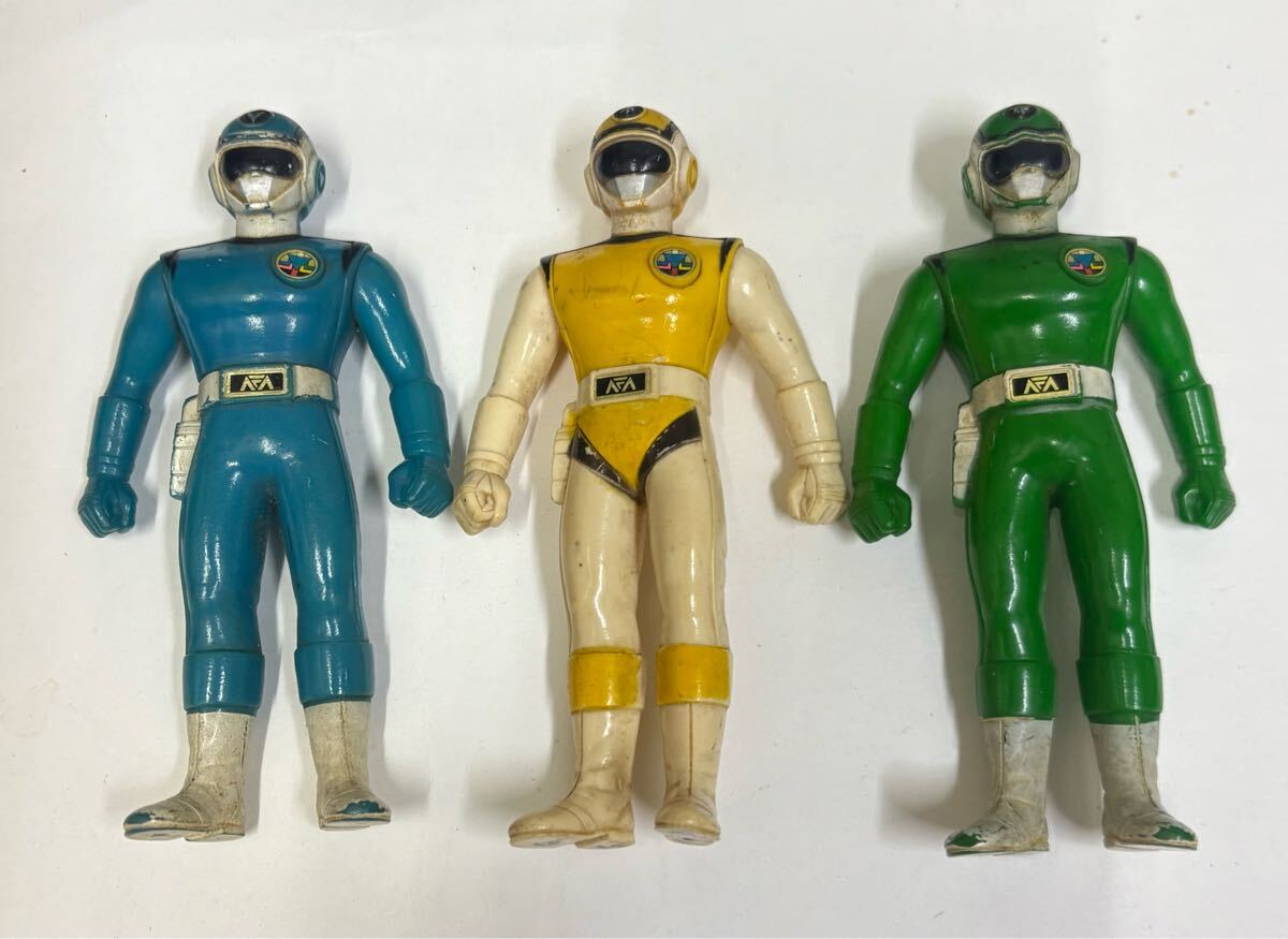 昭和レトロ 超新星 フラッシュマン ソフビ バンダイ 日本製 4体セット Yahoo!オークション -「フラッシュマンソフビ」の落札相場・落札価格