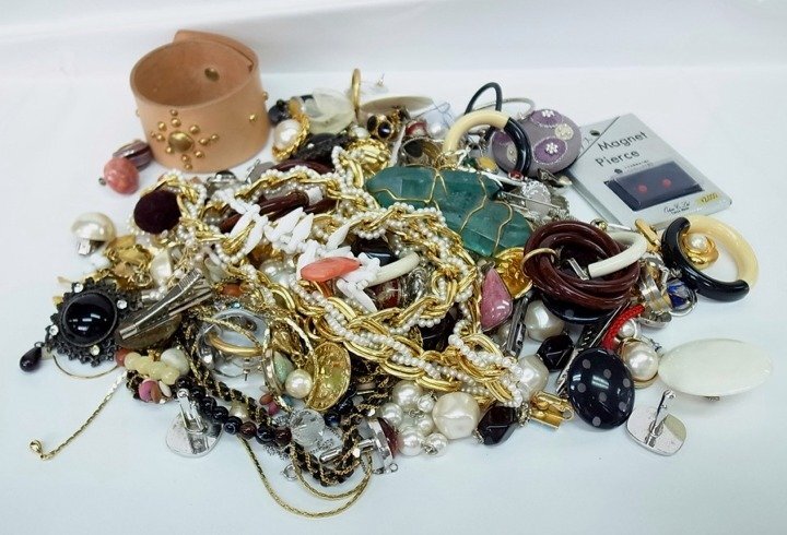 アクセサリー いろいろ　まとめ売り 約3KG以上 ジャンク品　Z172 Yahoo!オークション - 大量 アクセサリー まとめ売り ネックレス