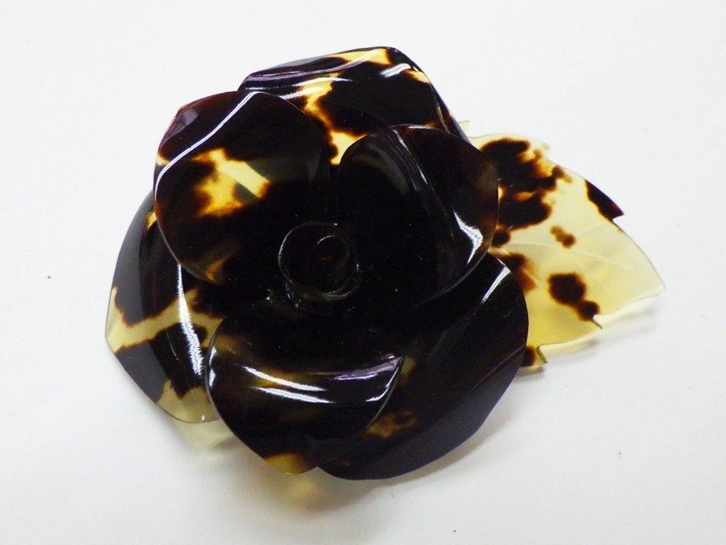 ★鼈甲(べっ甲)無垢・大きな薔薇(バラ)のブローチ★新品★ 鼈甲保証★ 2025年最新】Yahoo!オークション - べっ甲(ブローチ レディース
