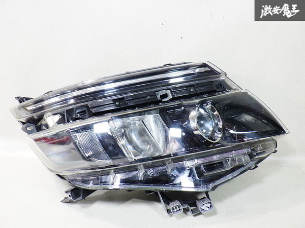 トヨタヴォクシー 80系 右ヘッドランプユニット LED 2025年最新】Yahoo!オークション -ヴォクシー 80 ヘッドライト