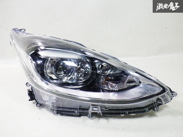 トヨタ　アクア　後期LED左ヘッドライト 34-2473☆美品☆後期 LED NHP10 アクア☆左ヘッドライト KOITO