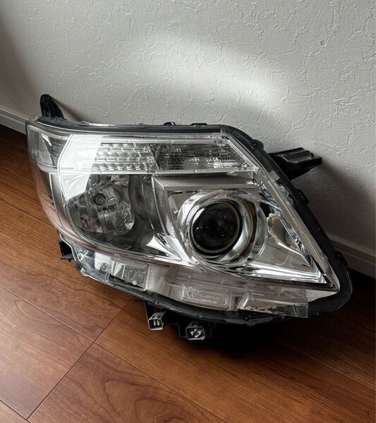 美品/ノア G/X 80系 前期 右ヘッドライト LED ICHIKOH 28-227 打刻印 J ZRR80G/ZRR85G/ノア ハイブリッド ZWR80G NOAH