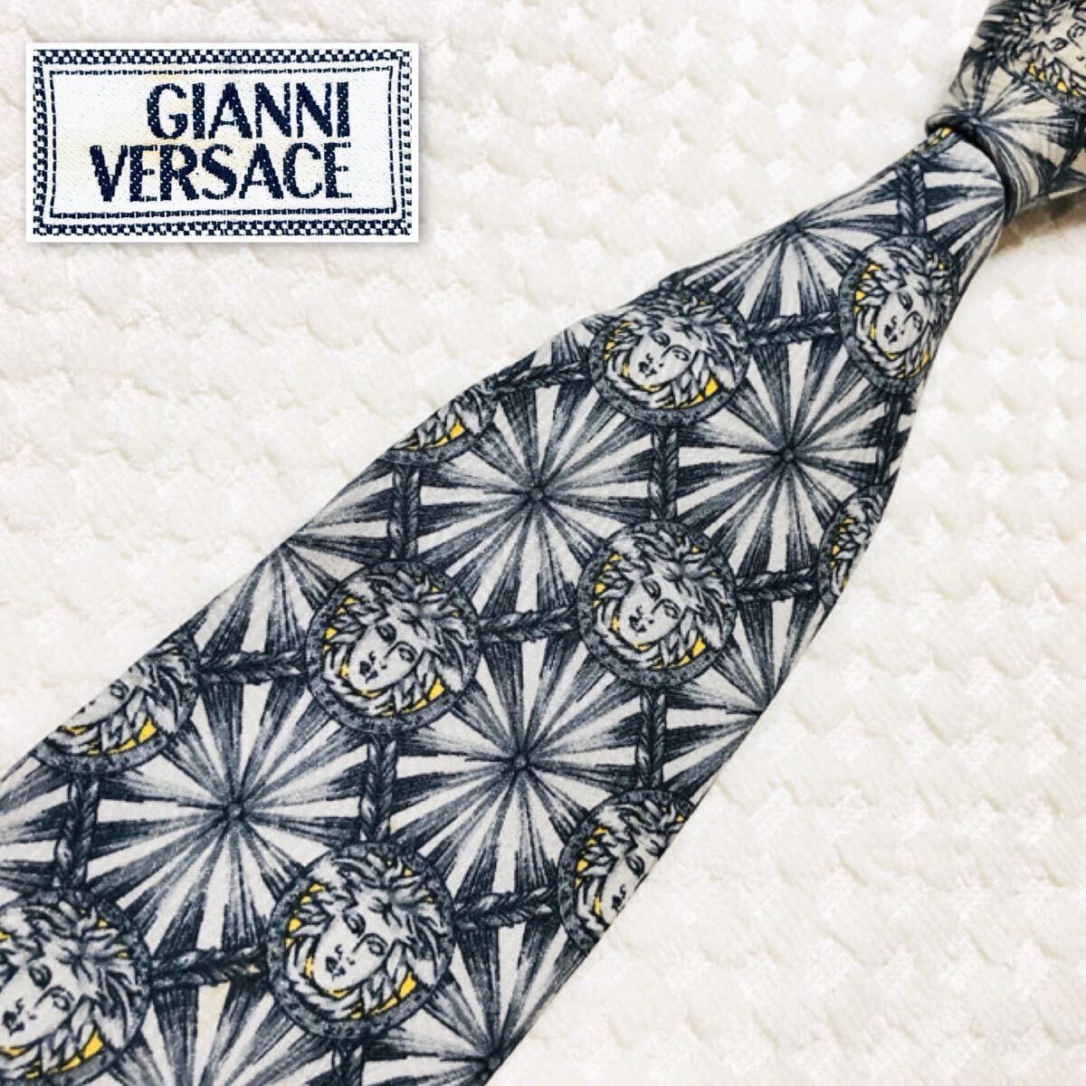 プレゼントにも！VERSACEバロックプリントメデューサ柄ネクタイ新品未使用 美品】ヴェルサーチ ネクタイ 総柄 メデューサ バロック シルク