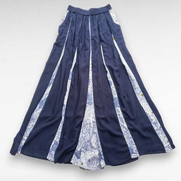 倭物やカヤ 菊集め八掛けロングスカート フリーサイズ 和柄 レーヨン 紺 ネイビー AminaCollection 250314-05
