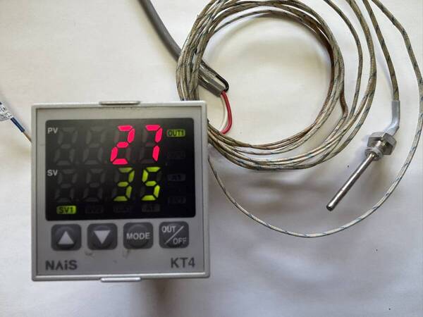 温度調節器AKT4112100 、熱電対E52-CA6D-N 4M セット 中古品
