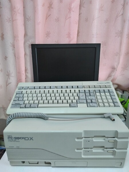 レトロゲーム等 NEC PC-9801DX/U5 1990年(電池新/電源ユニット一部コンデンサ交換/FDD2台コンデンサ交換)+KB+モニタ変換AD(未使用)