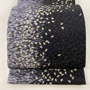 袋帯 美品 名品 花びら 霞 銀糸 黒 六通 正絹 【中古】