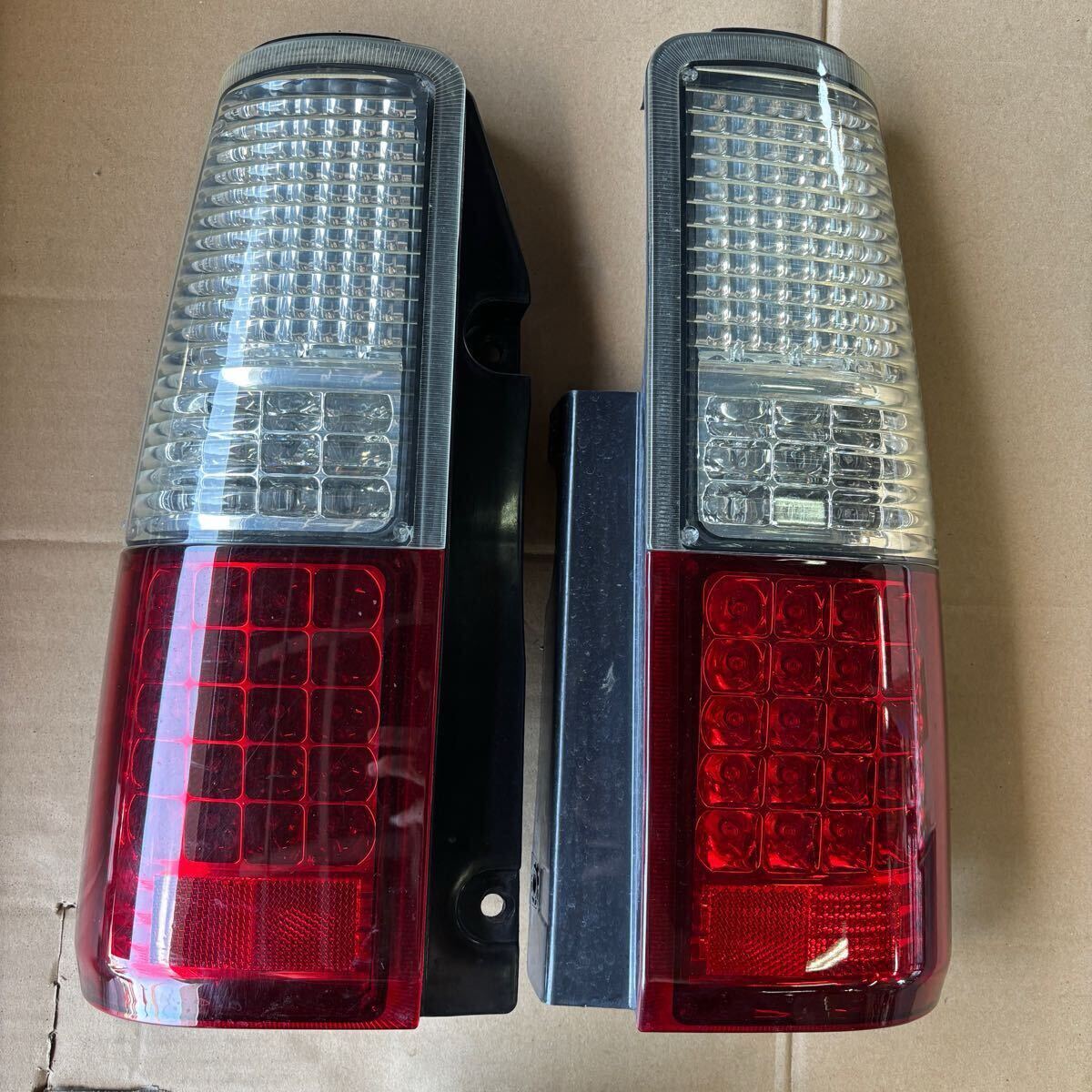 スズキジムニー JB23W LED テールランプ 中古左右セット送料込! 2025年最新】Yahoo!オークション -ジムニーjb23ledテールランプ
