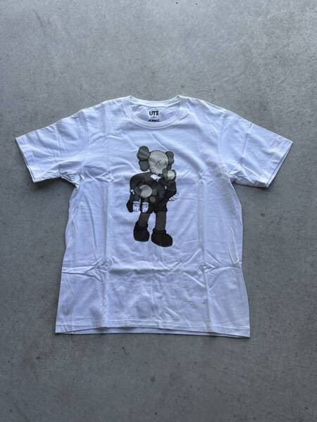 UNIQLO ユニクロKAWS カウズUT グラフィックTシャツ XL