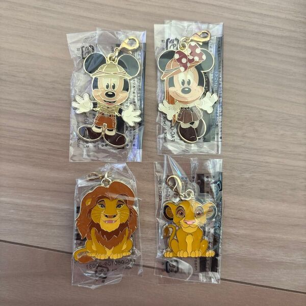【新品未使用未開封】ディズニー アクリルキーホルダー ミッキー ミニー ライオンキング