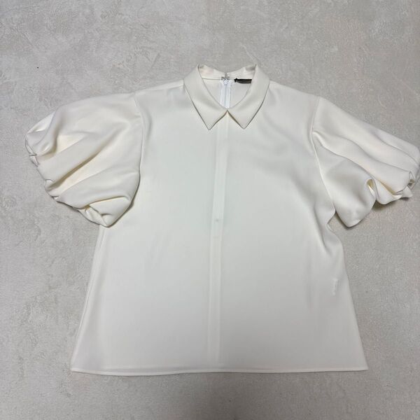 美品 23SS ヨーコチャン バルーンスリーブポイントカラーブラウス 38 半袖カットソー M ホワイト 白 トップス