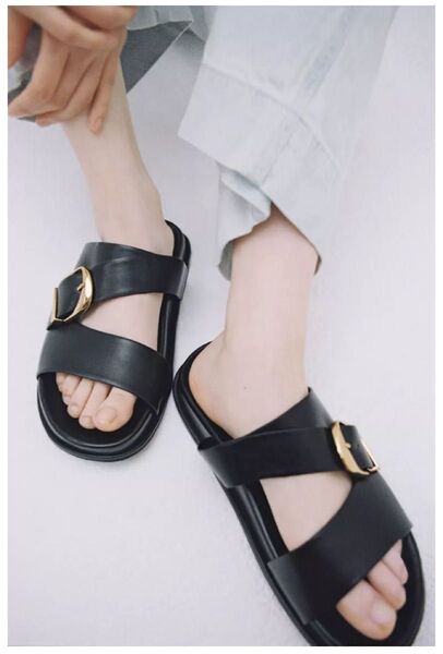 ZARA バックルフラットサンダル