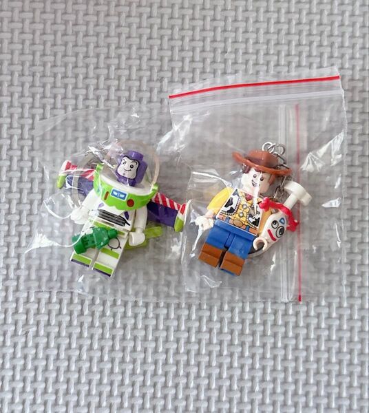 【新品】レゴブロック 互換 トイストーリー キーホルダー ウッディ バズ 2個セット ミニフィグ LEGO レゴ