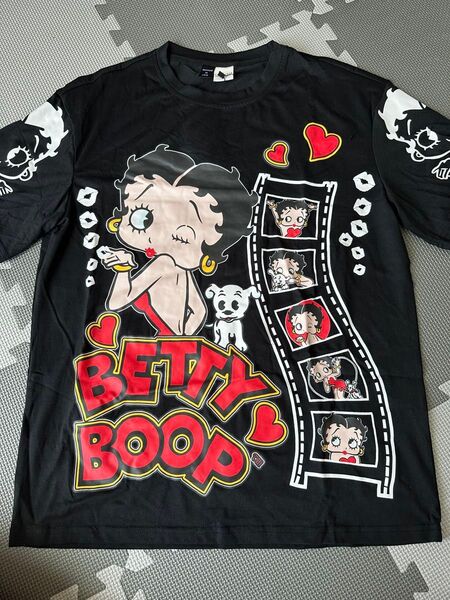 Betty Boop ベティちゃん 半袖Tシャツ ブラック 海外 BIGプリント ユニセックス