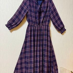 新品タグ付リボンタイ風チェック柄ワンピース、ブラウス、シフォンブラウス、シフォンワンピース ネイビー、グラシア