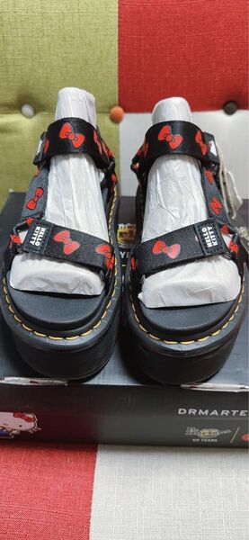 Dr.Martens × HELLO KITTY 60周年 コラボサンダル UK4