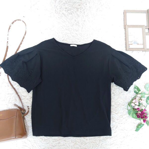 GU Tシャツ ブラウス(S)黒/アイレットレース/Vネック/シンプル/大人上品/