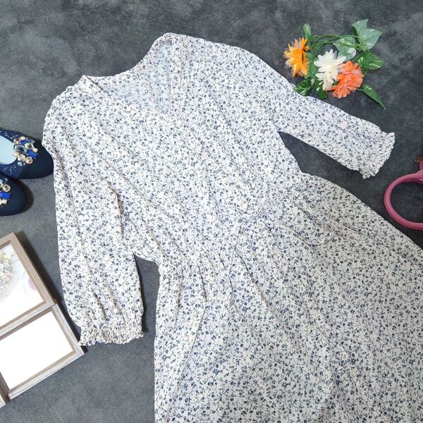 【極美品】GU ロング ワンピース(XL)白/黒/小花柄/Vネック/ドロップショルダー/裏地別/大人上品/綺麗め