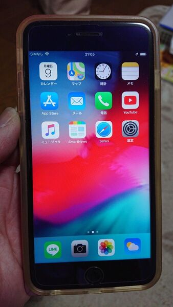 iPhone 6 Plus 64GBたぶんシルバーです。バッテリー100%表示 ケース付き 小傷あり。IOS12.5.7