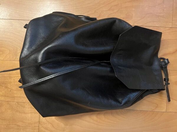 新品購入 オールブラックレザー バックパックROYAL REPUBLIC ヨーロッパバーゼル セレショにて購入本革 リアルレザー