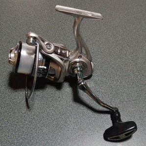 スピニングリール 2000 ナイロンライン(8lb新品付き)