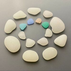 天然シーグラス(1099) 良質 ミルキー ホワイト・ブルー・グリーン・ピンク 極小〜中サイズ レア