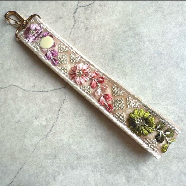ハンドメイド インド刺繍リボン キーホルダー ストラップ フラワー