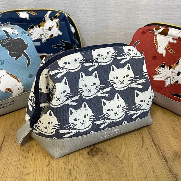 ワイヤー口金 ポーチ ハンドメイド 猫 マチ広 紺色系