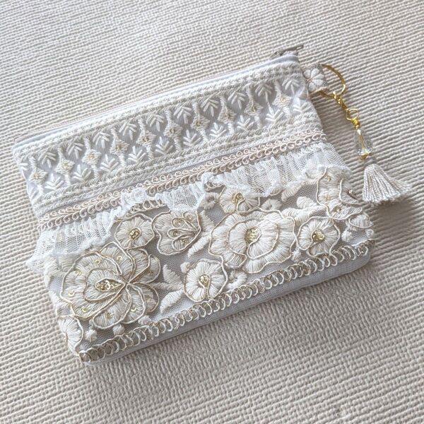 ハンドメイド インド刺繍リボンポーチ 72.ゴールド生成り 花柄 レース