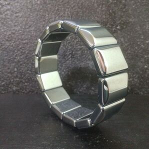 テラヘルツ鉱石バングル(高20㍉横15㍉厚7㍉)