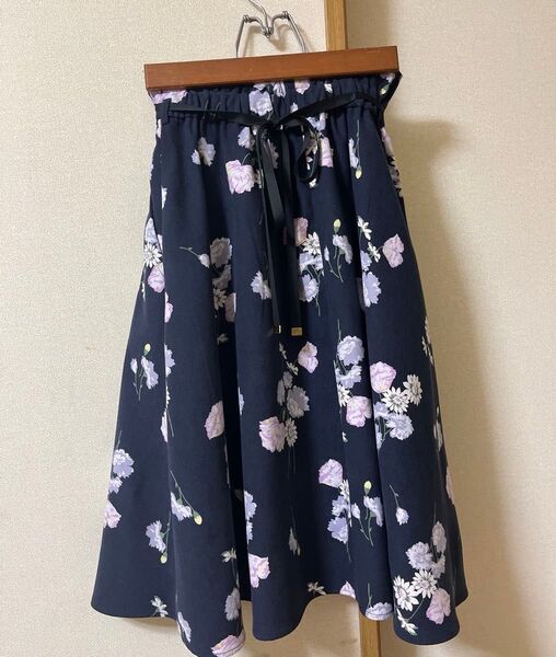 マジェスティックレゴン 花柄スカート