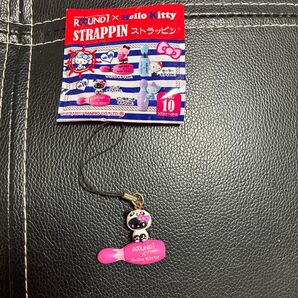 ROUND1×HELLO KITTY ストラップ ピン&ボール ピンク ハローキティ ストラップ 黒キティ×パンダ