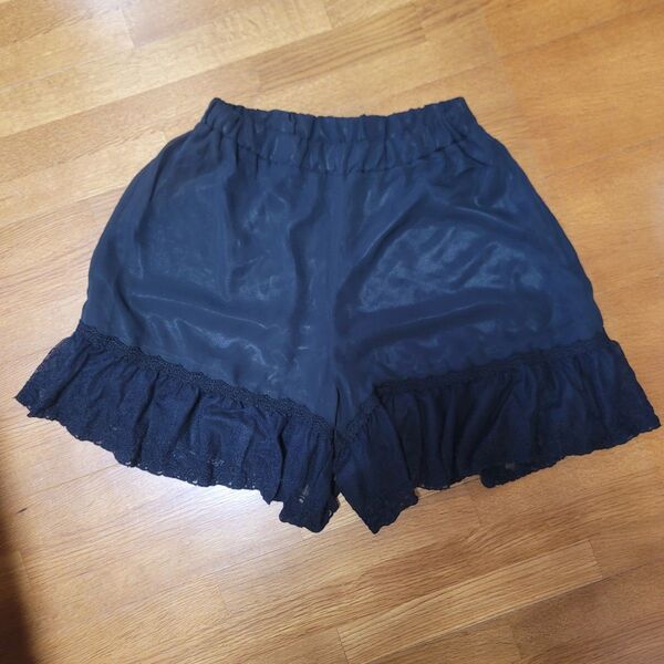 axes femme フリルショートパンツ 黒